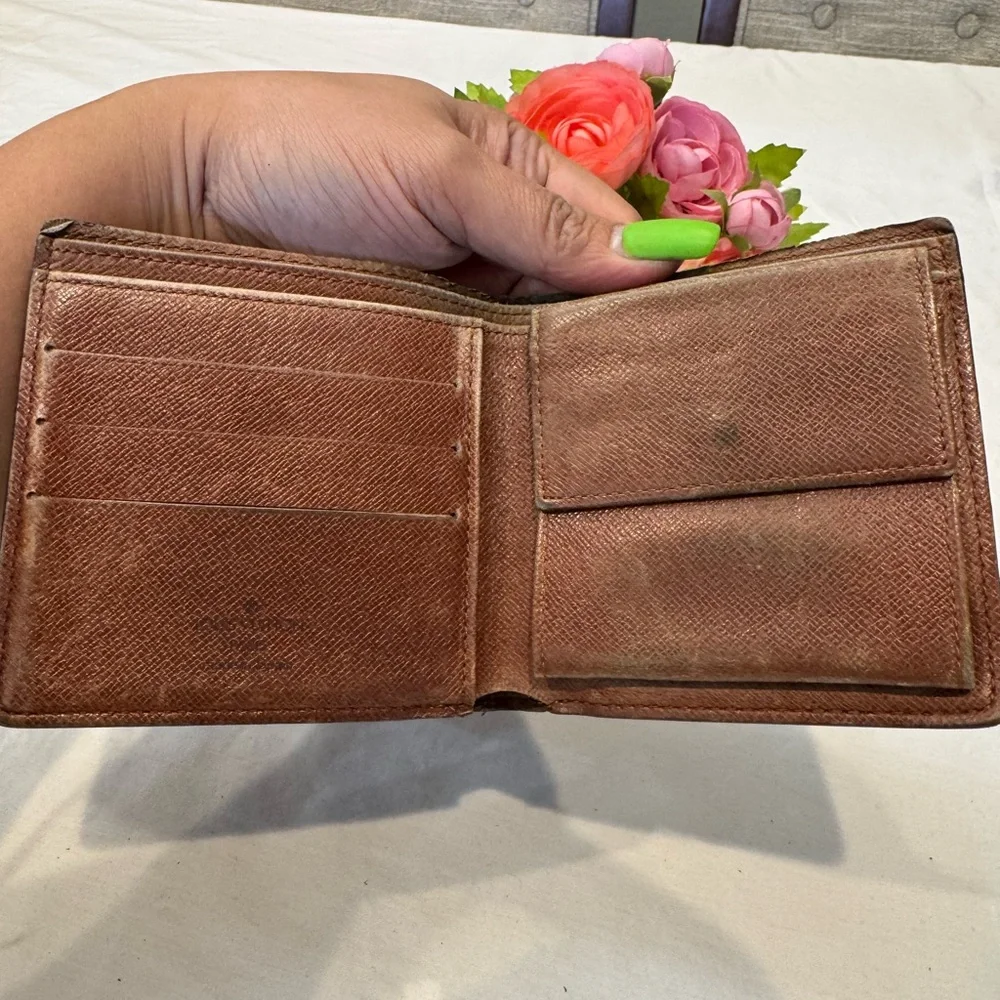 Authentic Louis Vuitton men’s wallet - Picture 6 of 12